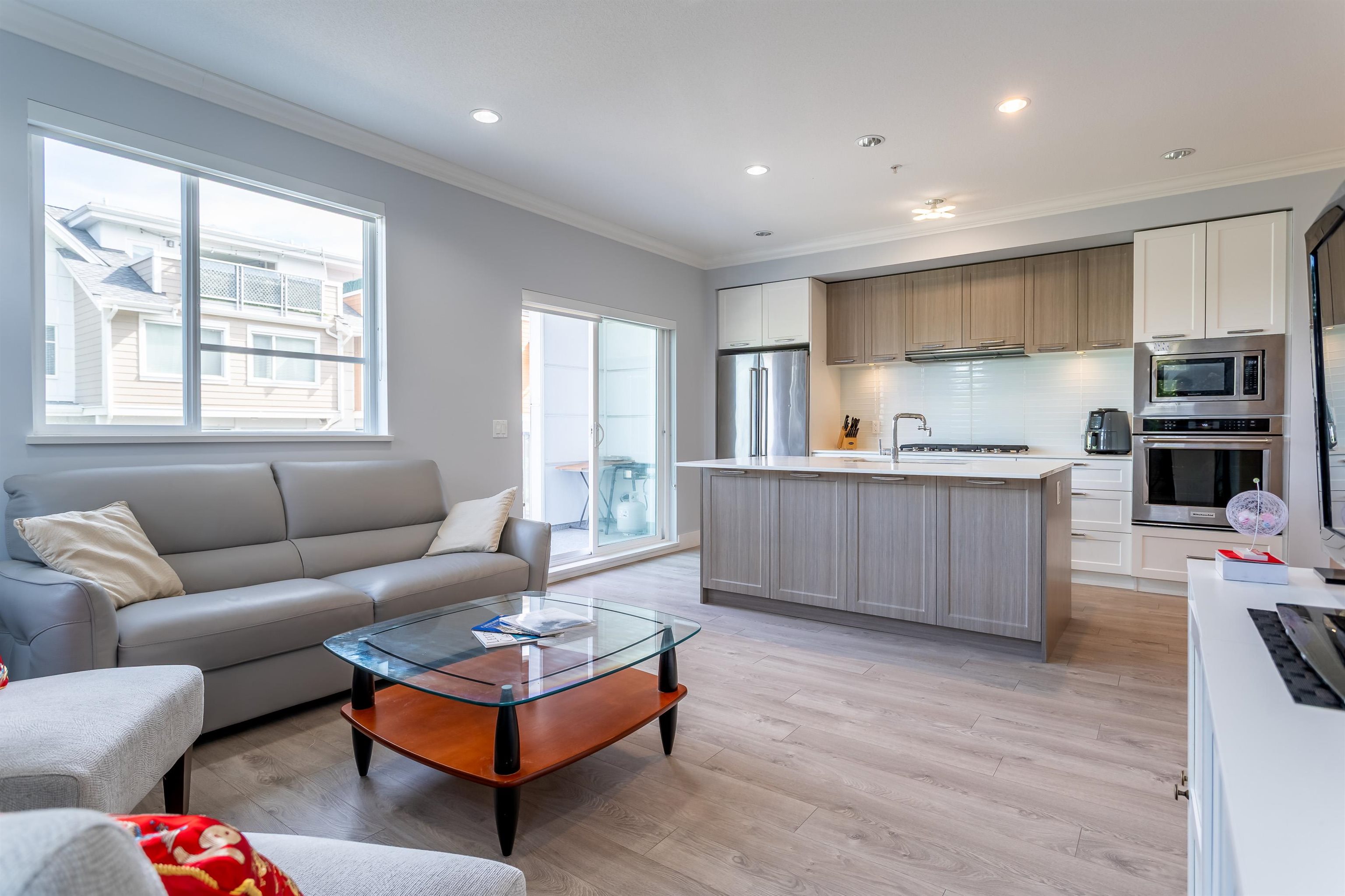 1 2978 159 STREET Unit: 1