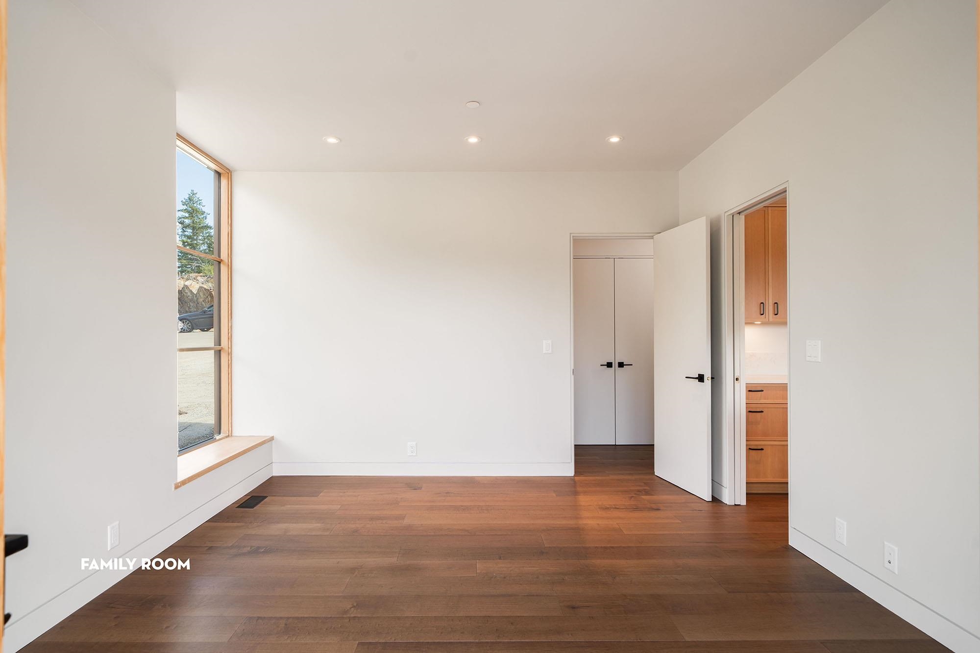 865 FORSTER LANE