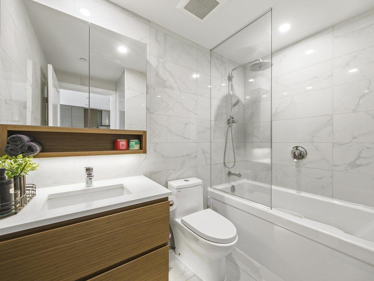 402 5693 ELIZABETH STREET Unit: 402