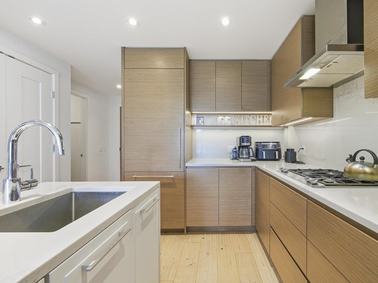 402 5693 ELIZABETH STREET Unit: 402