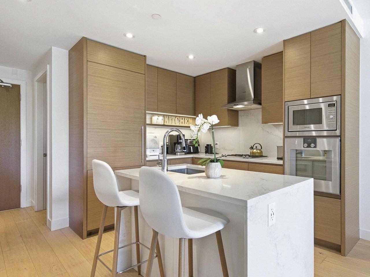 402 5693 ELIZABETH STREET Unit: 402