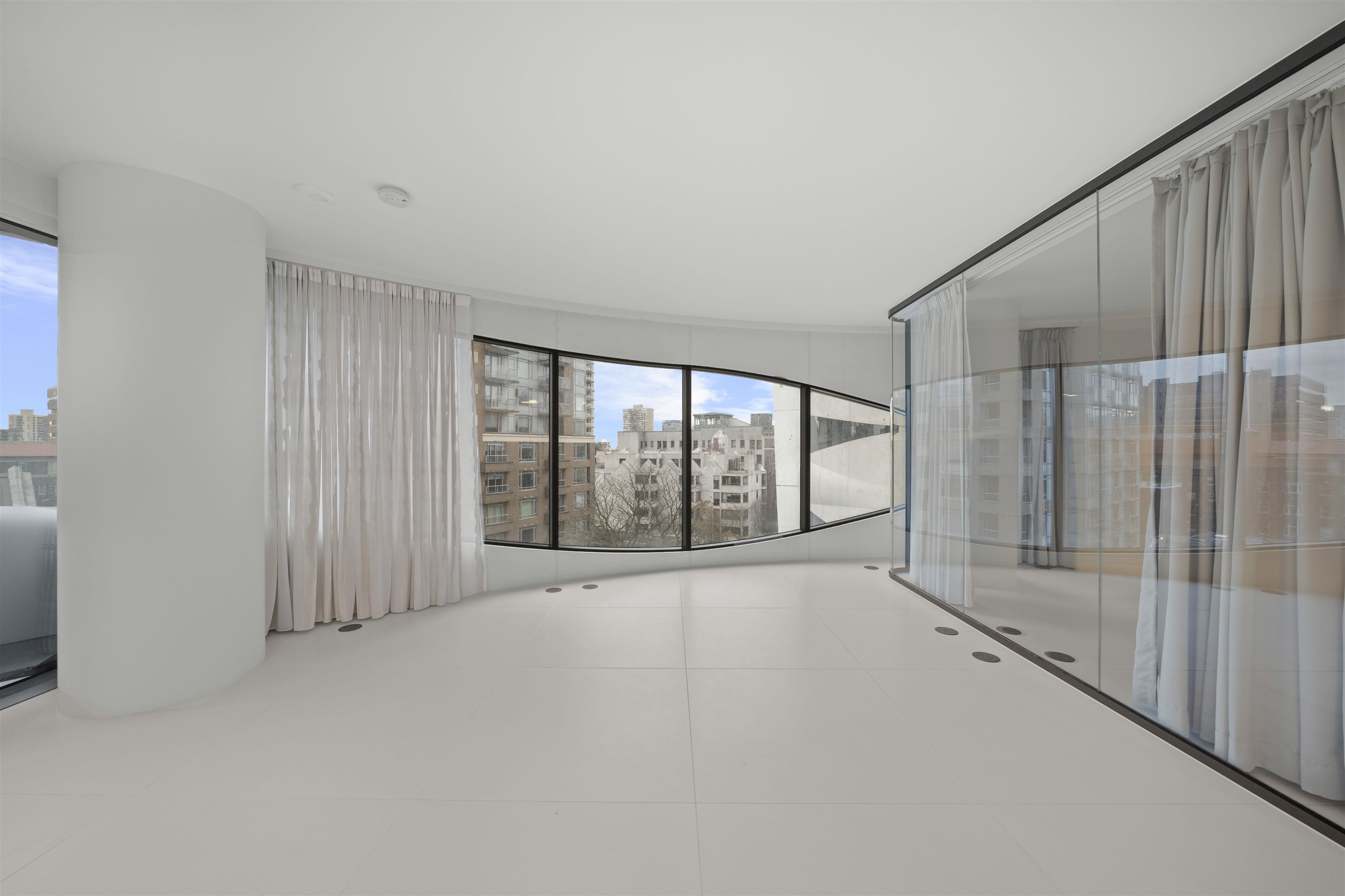 702 1033 NELSON STREET Unit: 702