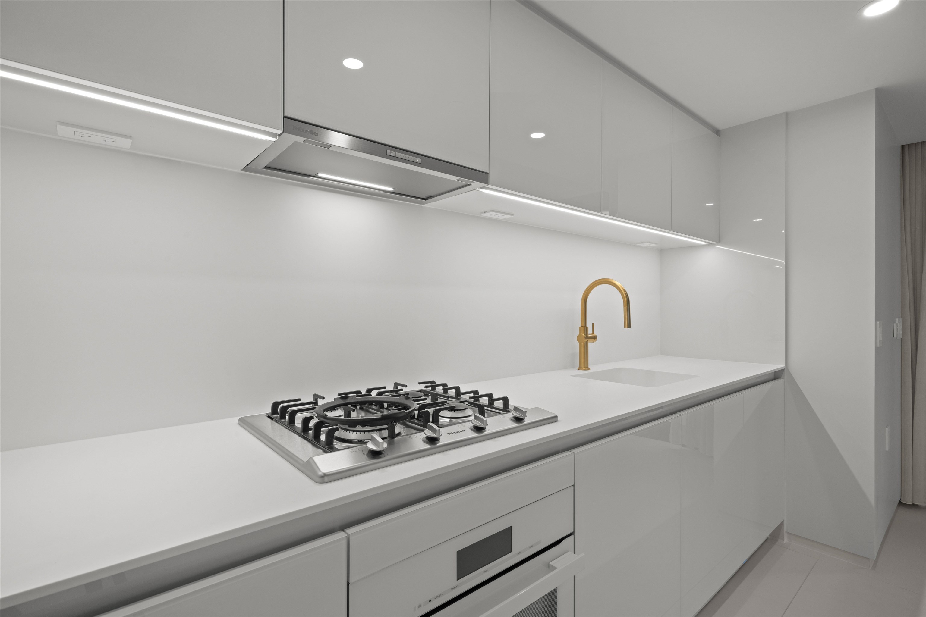 702 1033 NELSON STREET Unit: 702