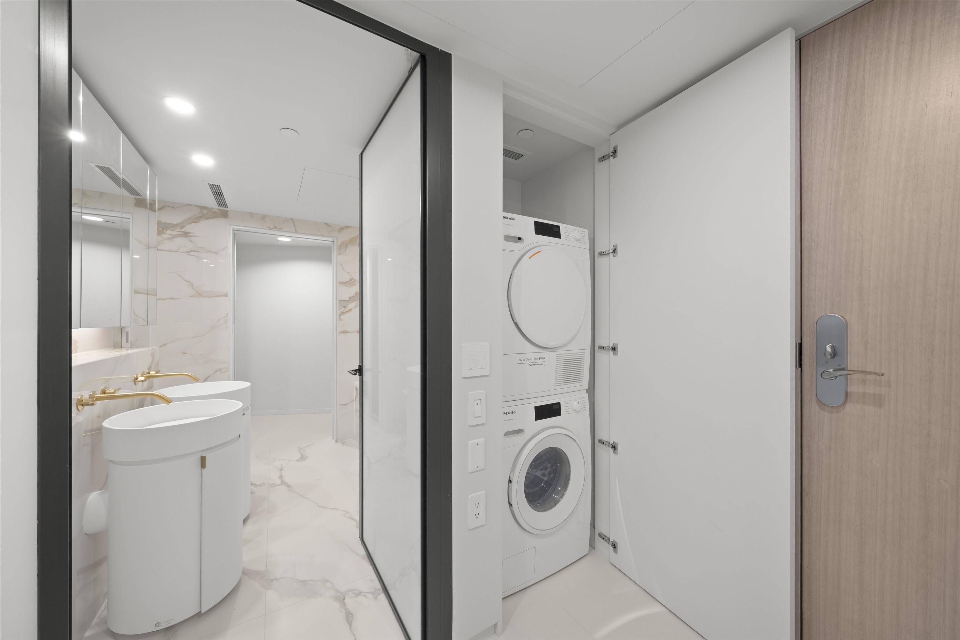 702 1033 NELSON STREET Unit: 702