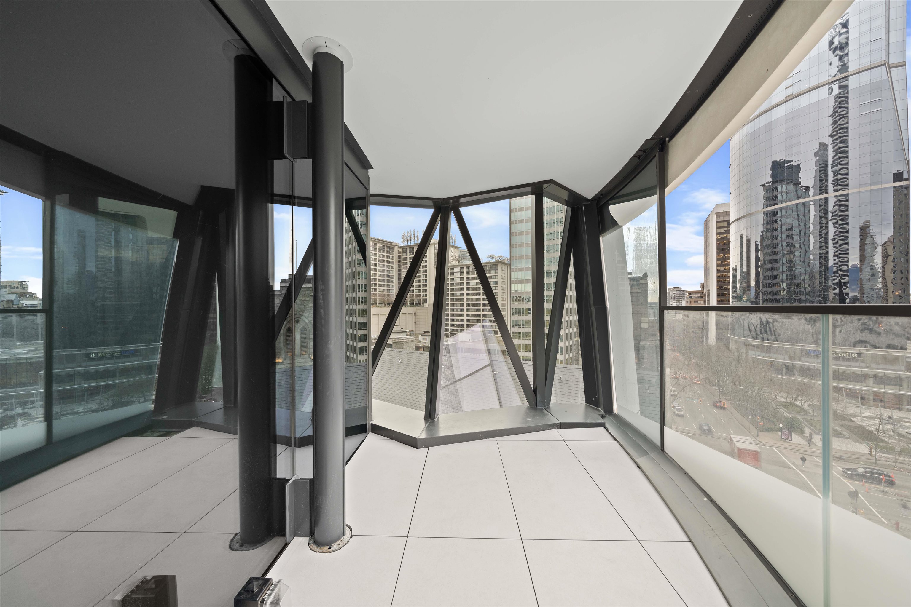 702 1033 NELSON STREET Unit: 702