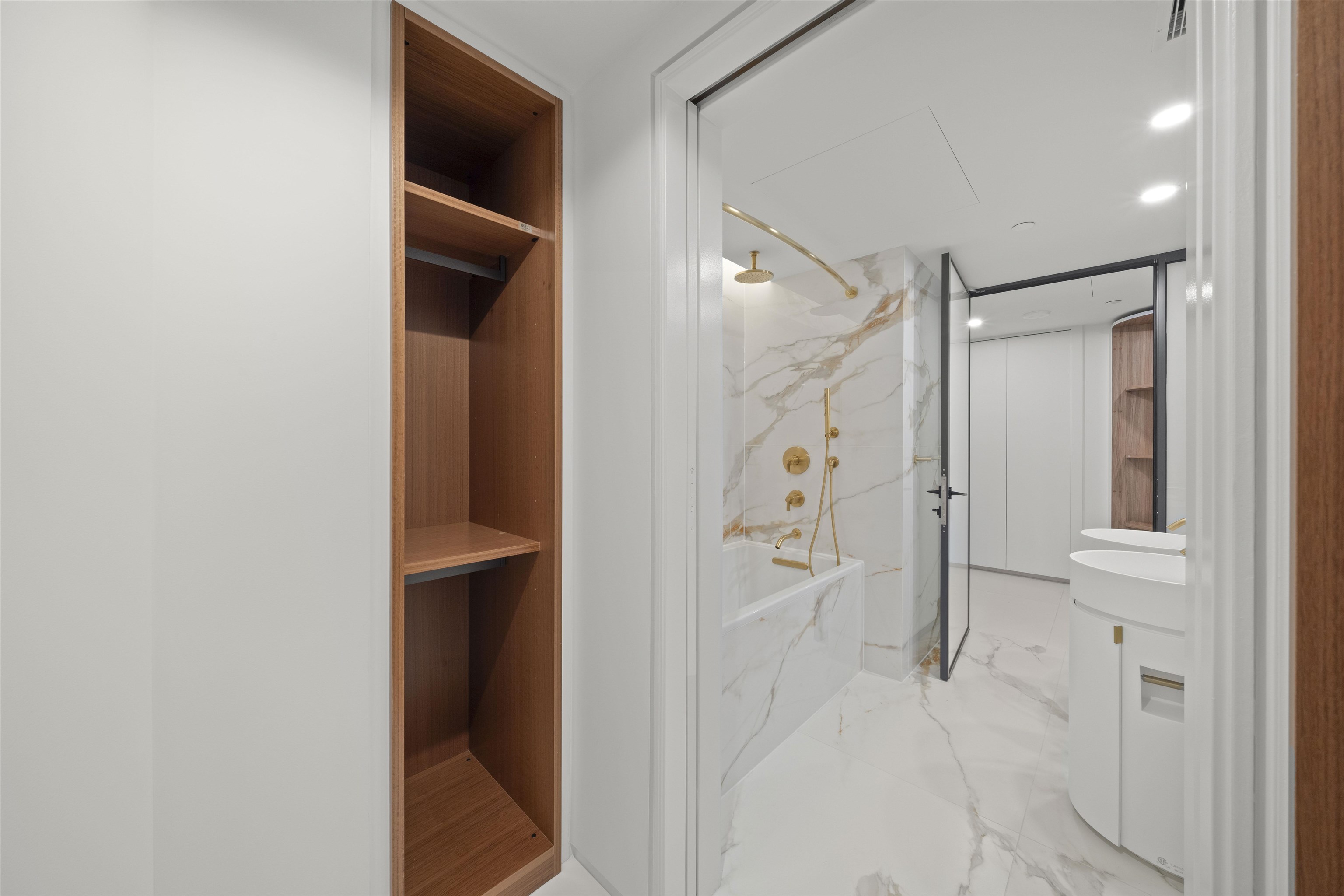 702 1033 NELSON STREET Unit: 702