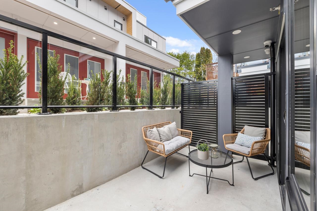 101 2135 E PENDER STREET Unit: 101