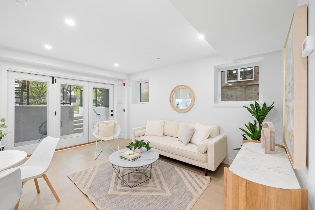 101 2135 E PENDER STREET Unit: 101