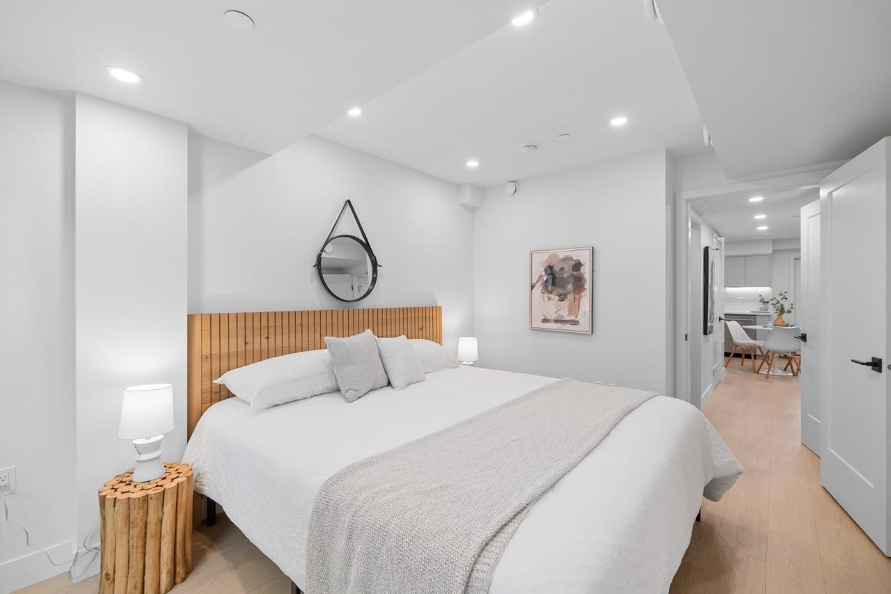 101 2135 E PENDER STREET Unit: 101