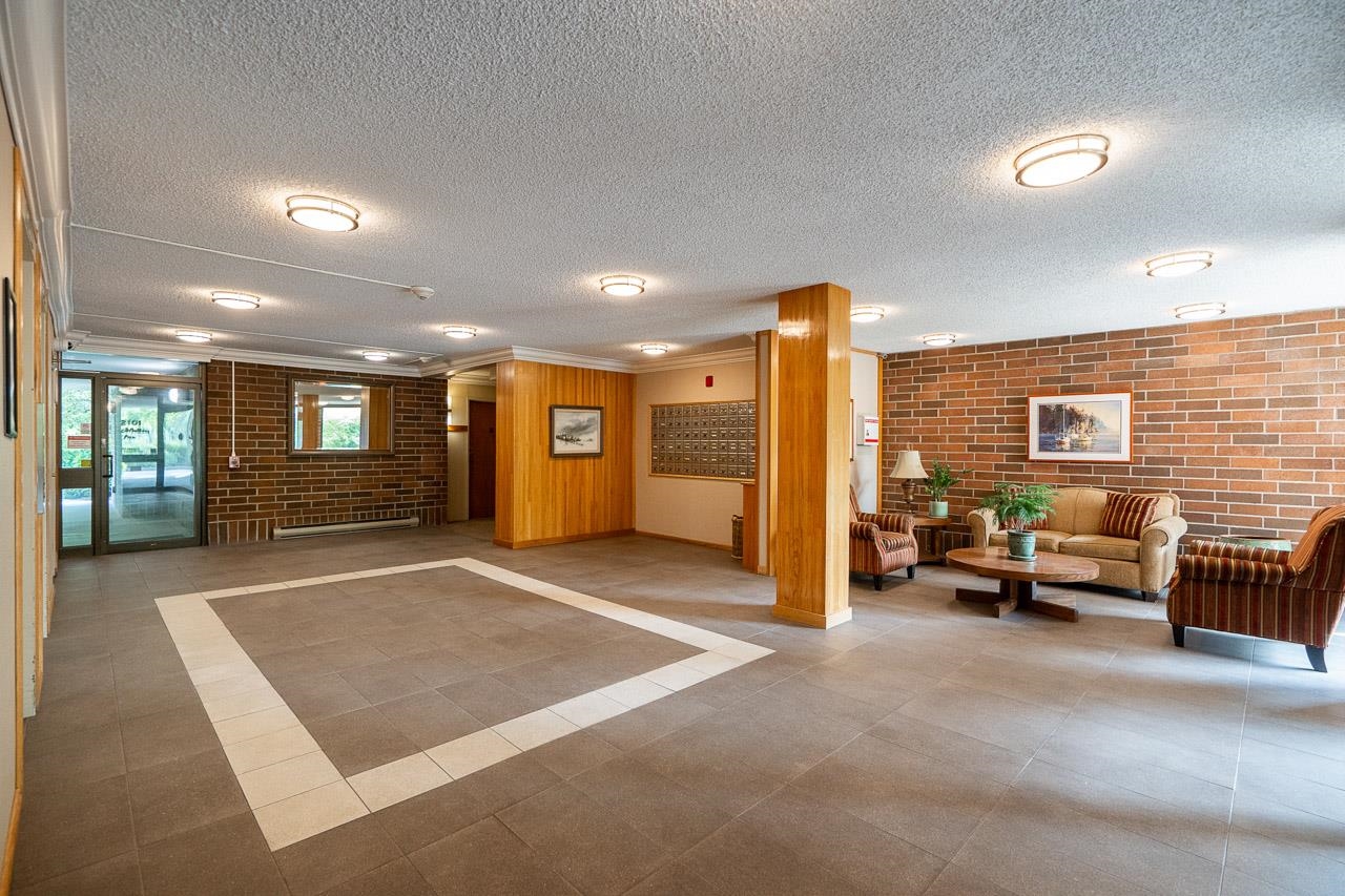 309 2101 MCMULLEN AVENUE Unit: 309