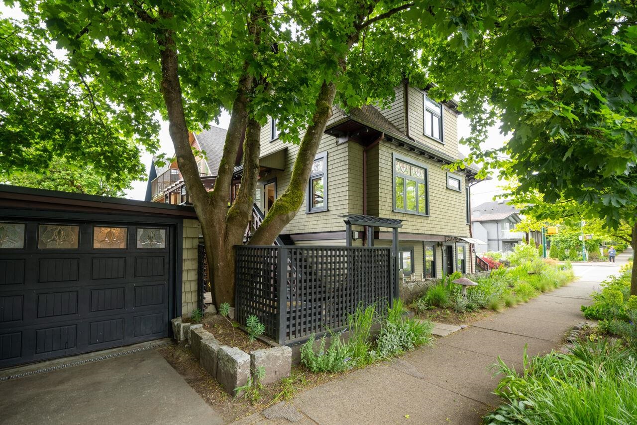 401 E KING EDWARD AVENUE