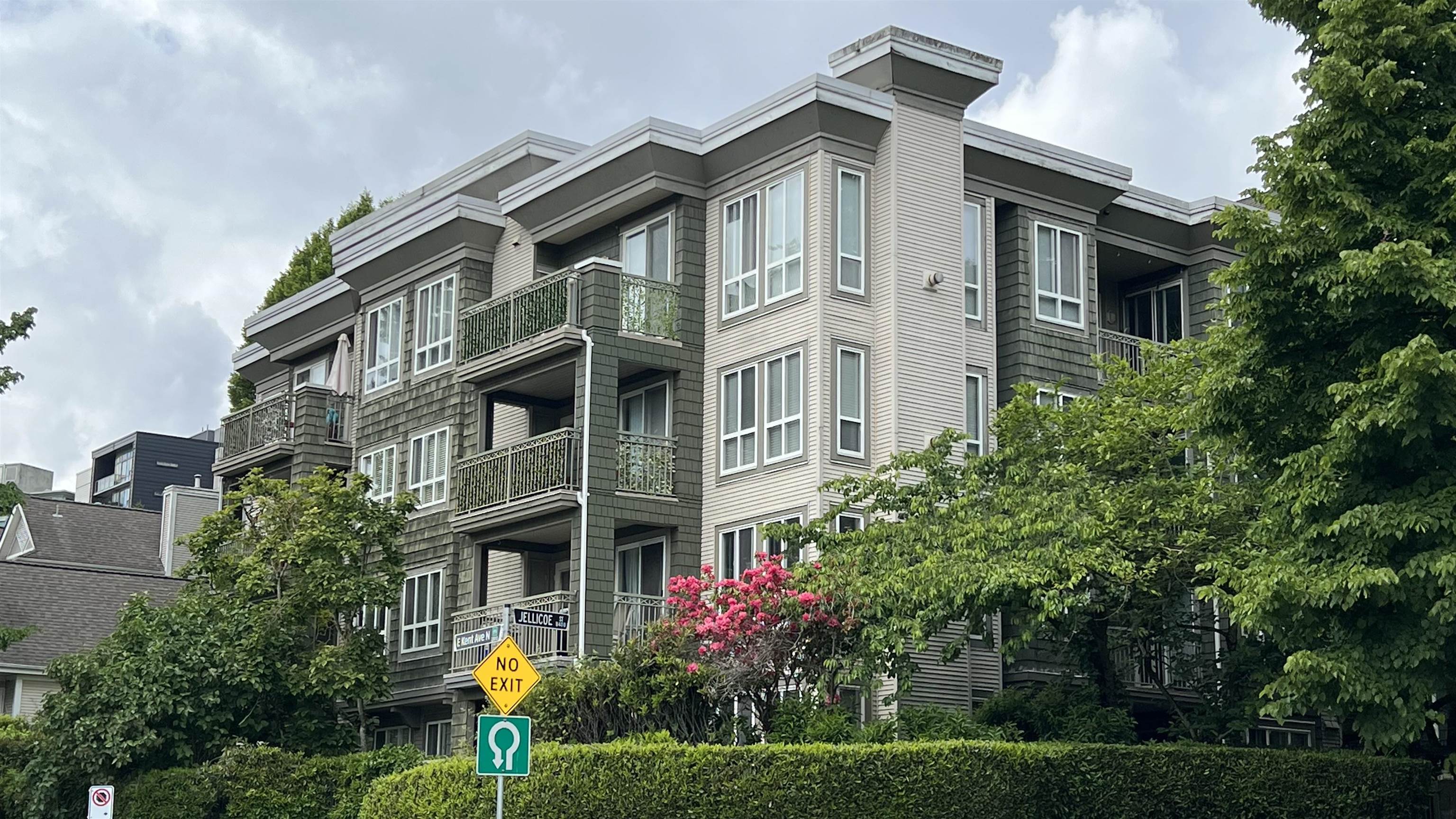 310 8495 JELLICOE STREET Unit: 310