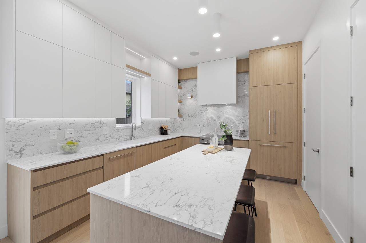 1 2509 KITCHENER STREET Unit: 1