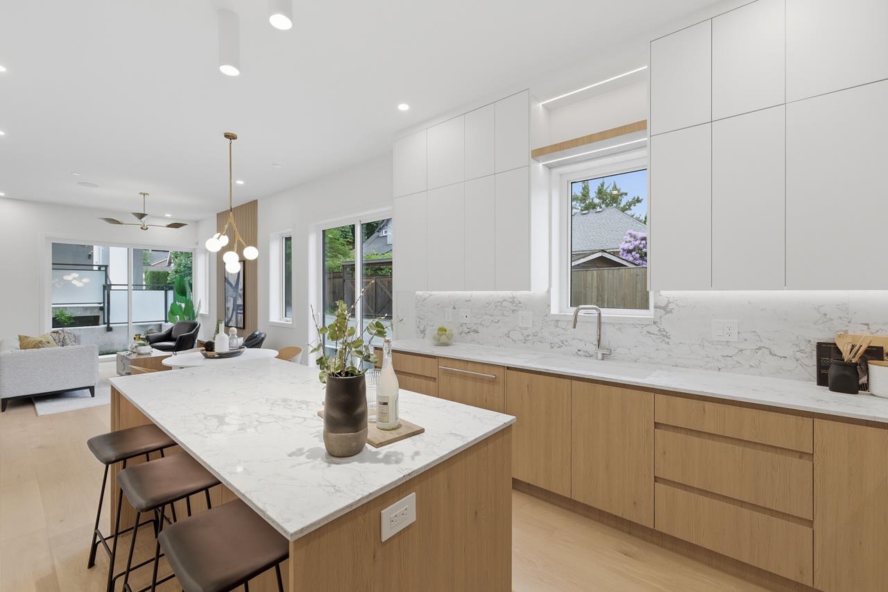 1 2509 KITCHENER STREET Unit: 1
