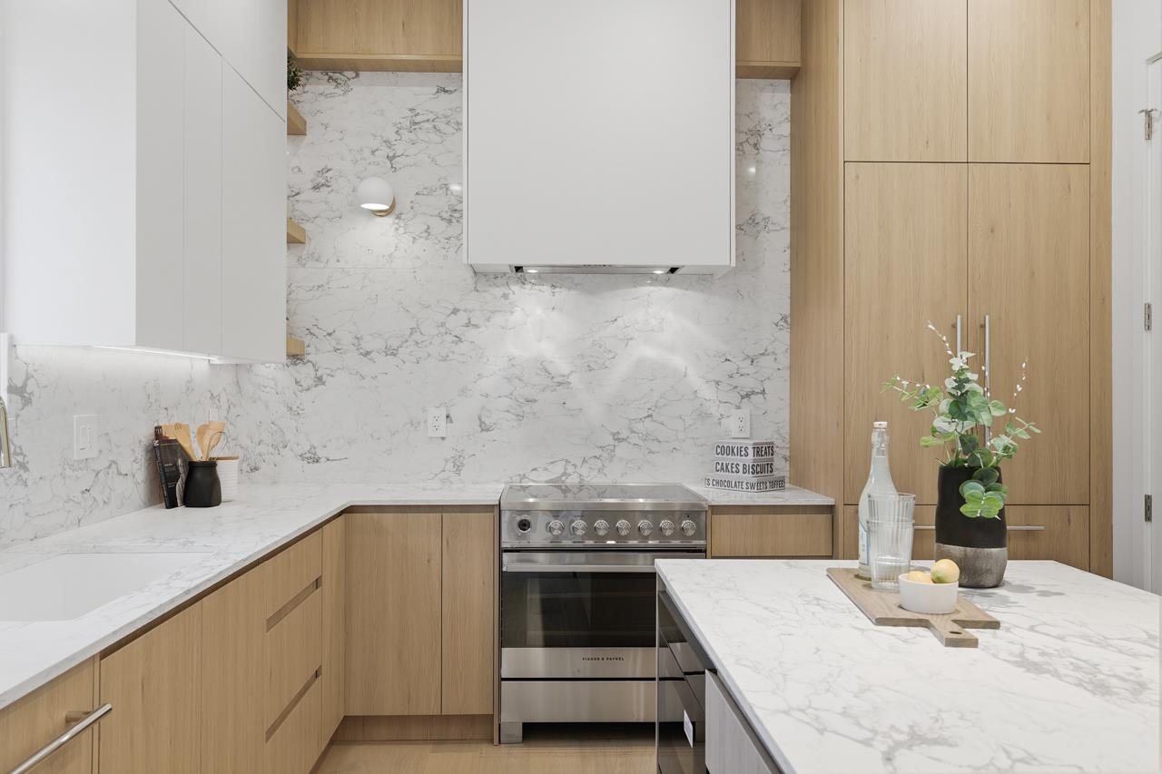 1 2509 KITCHENER STREET Unit: 1