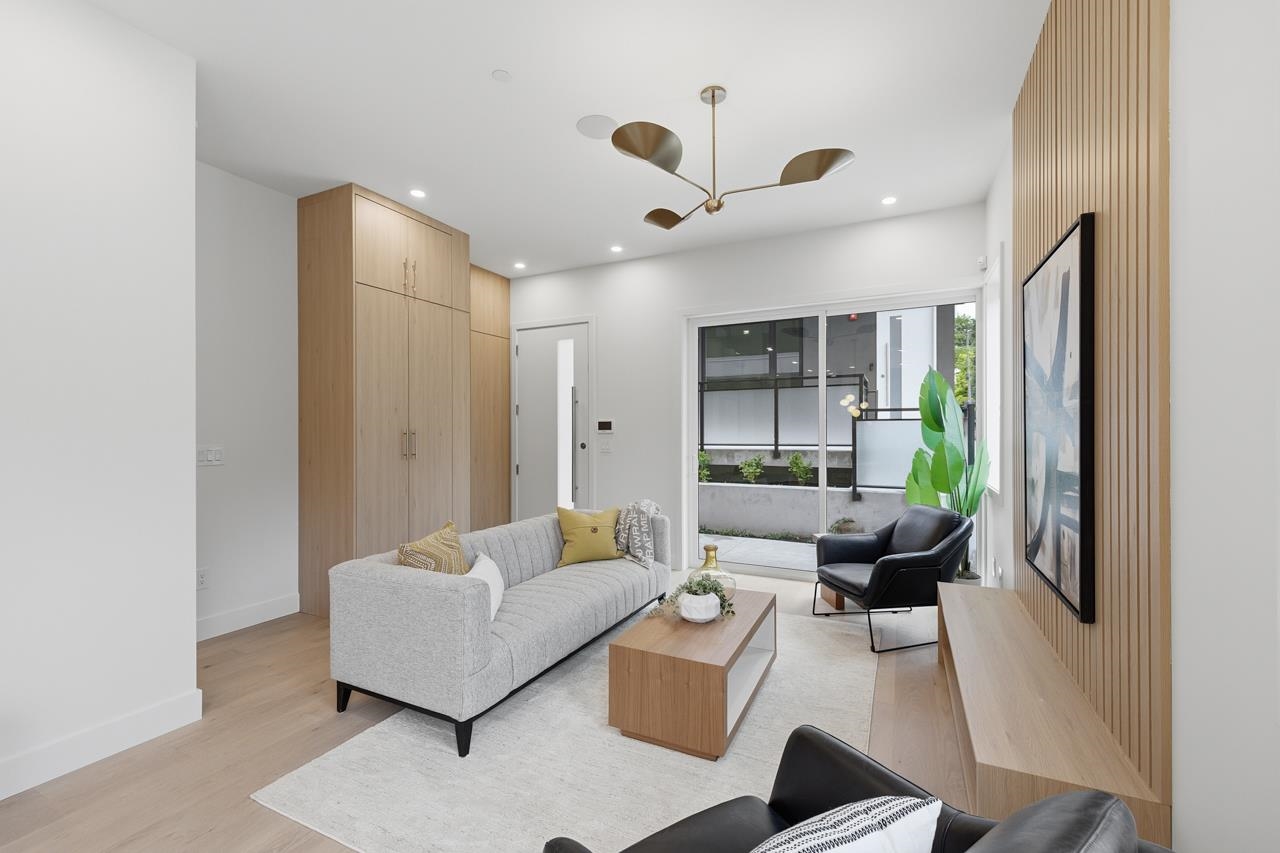 1 2509 KITCHENER STREET Unit: 1