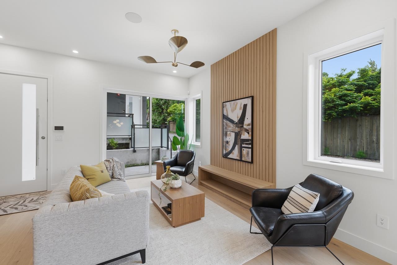 1 2509 KITCHENER STREET Unit: 1