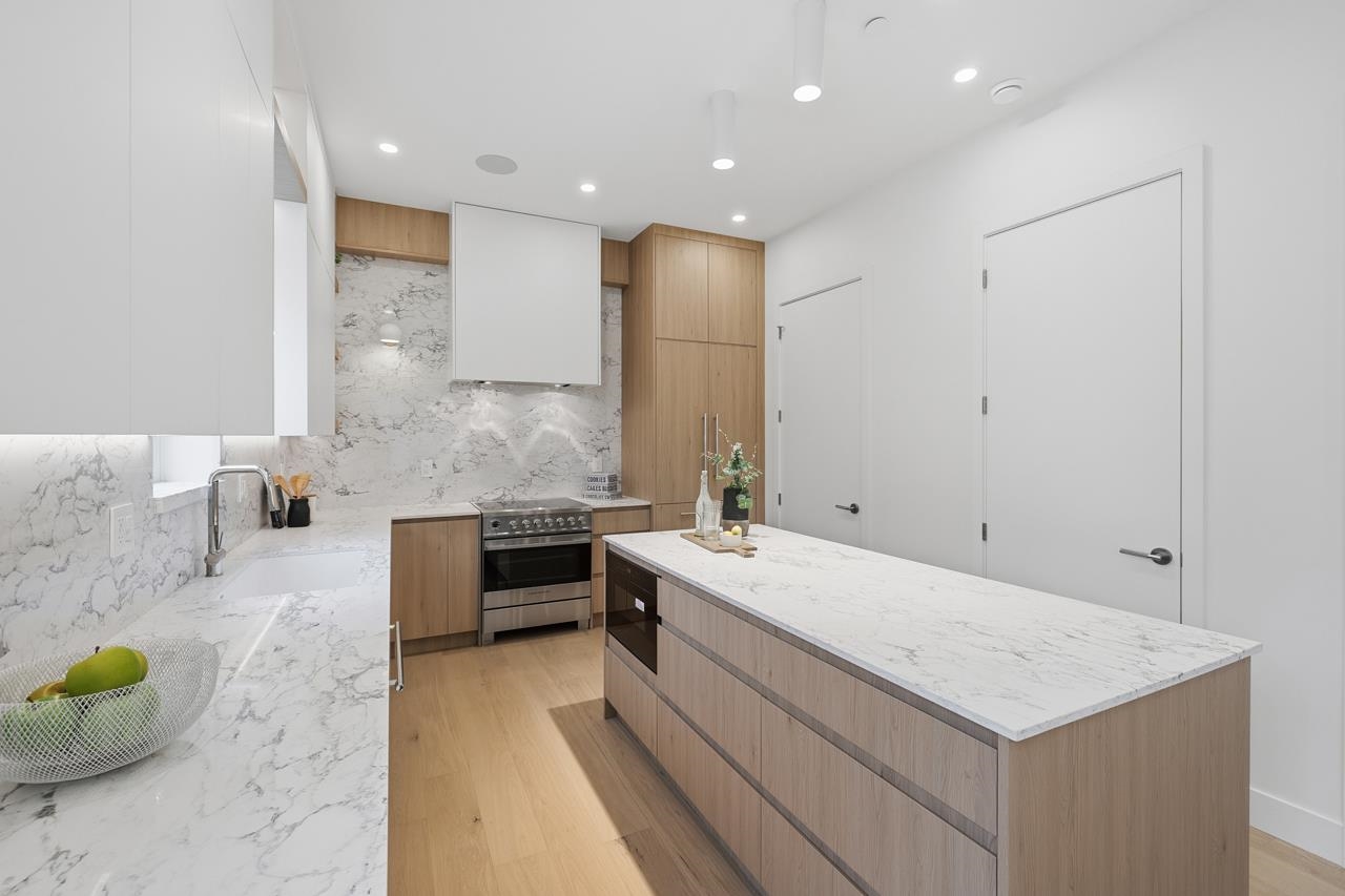 1 2509 KITCHENER STREET Unit: 1