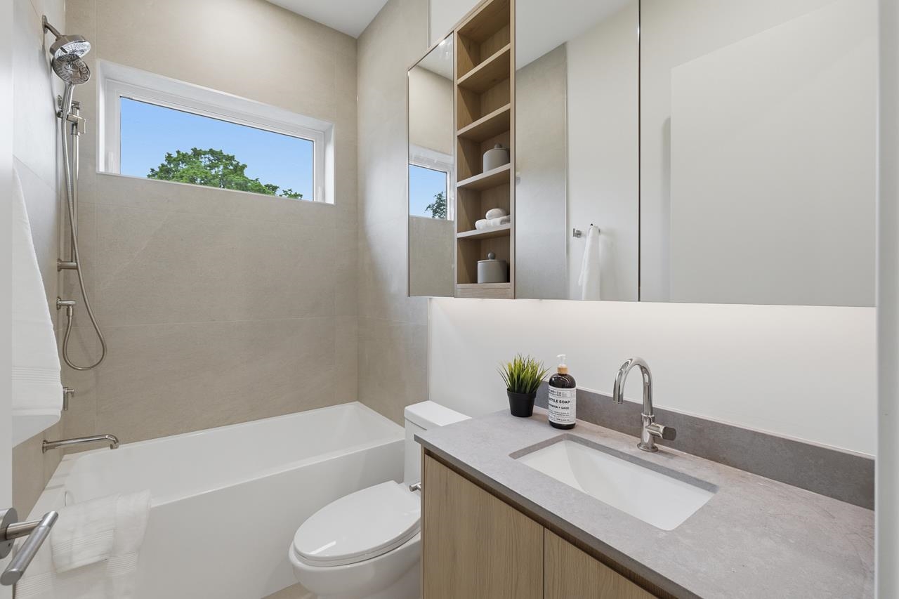 1 2509 KITCHENER STREET Unit: 1