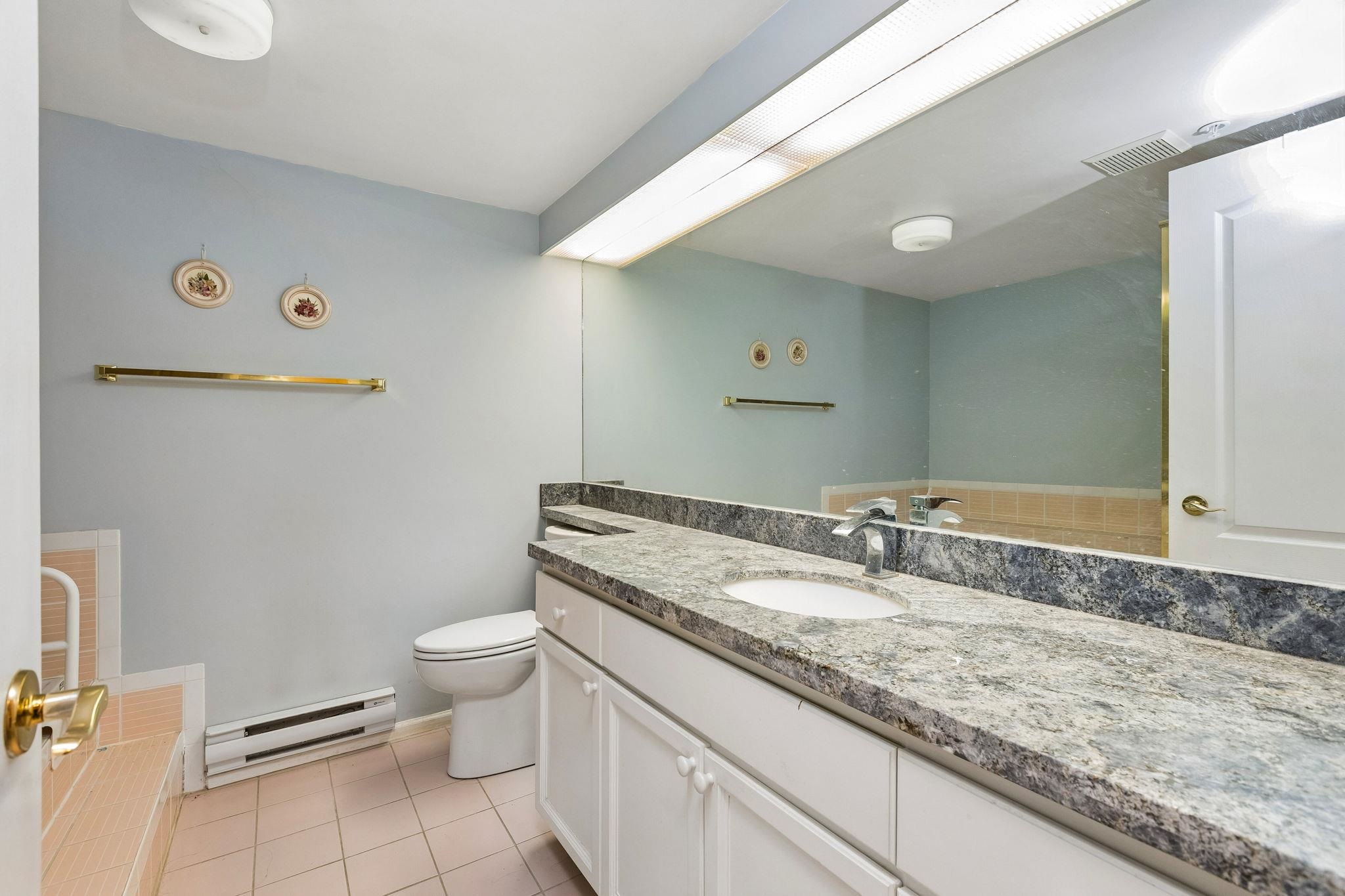 103 7580 COLUMBIA STREET Unit: 103