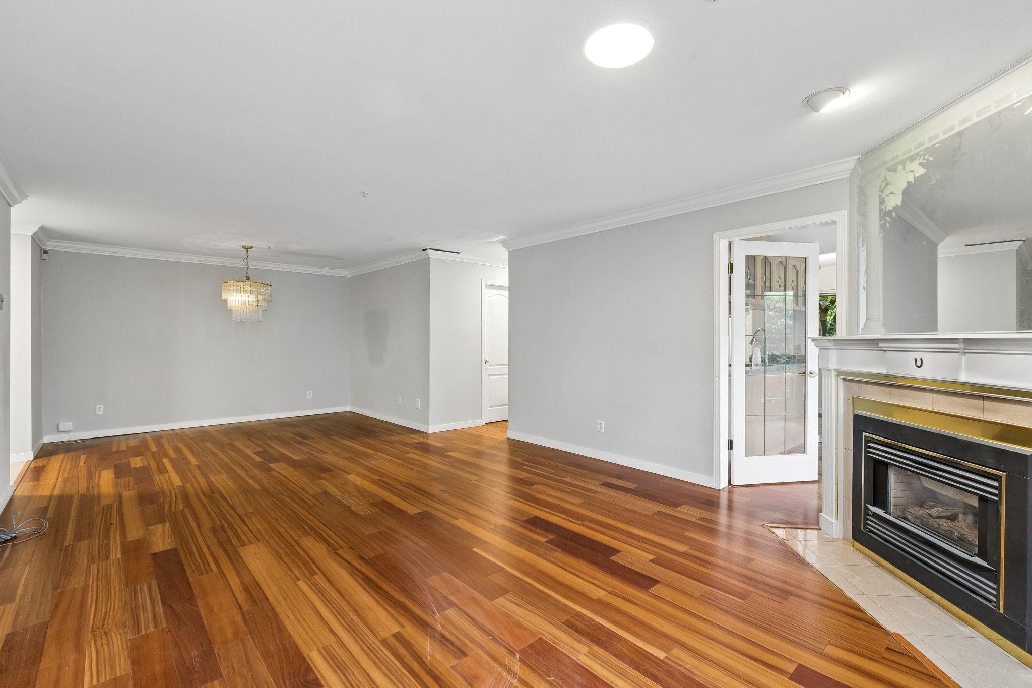 103 7580 COLUMBIA STREET Unit: 103
