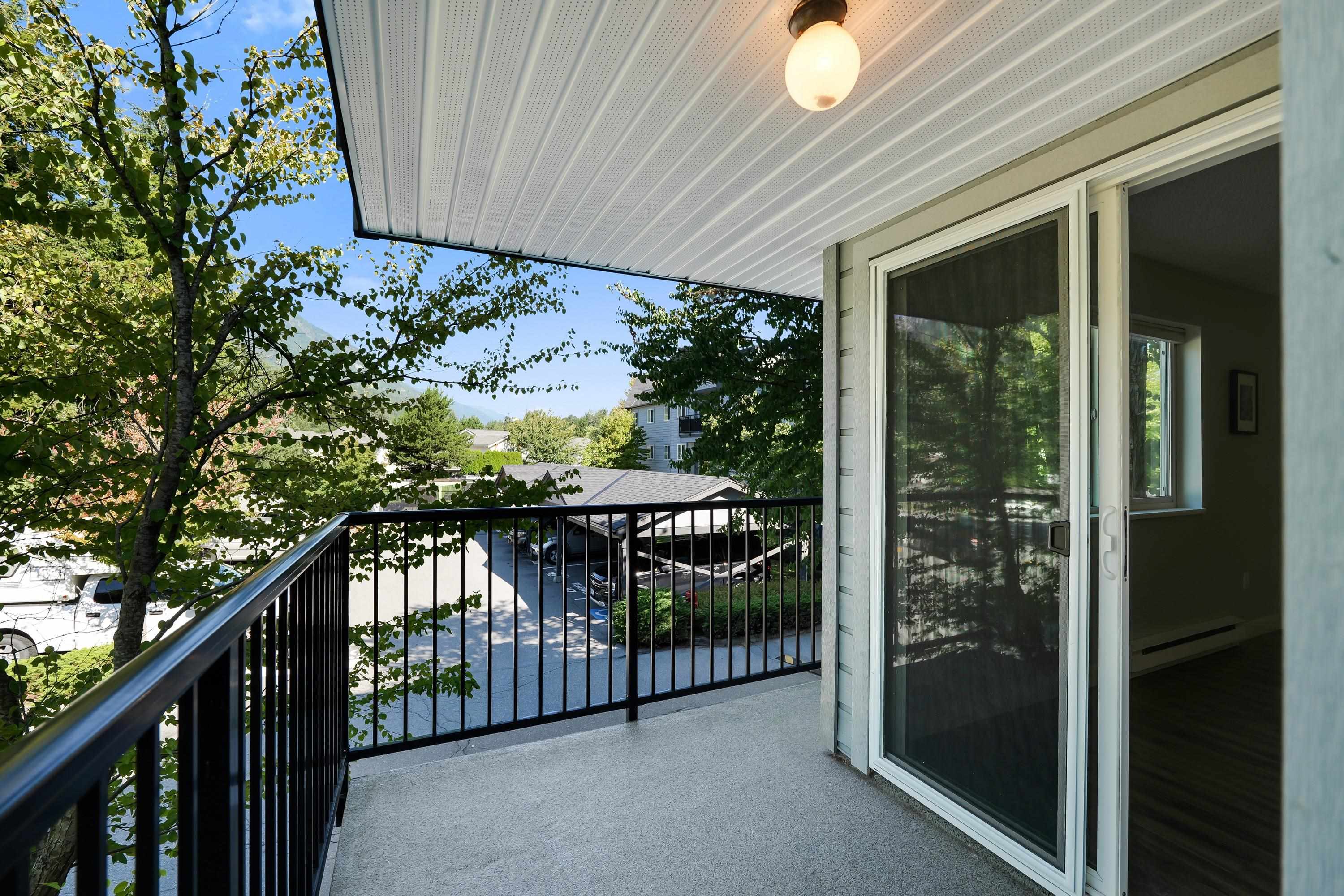 201B 40120 WILLOW CRESCENT Unit: 201B