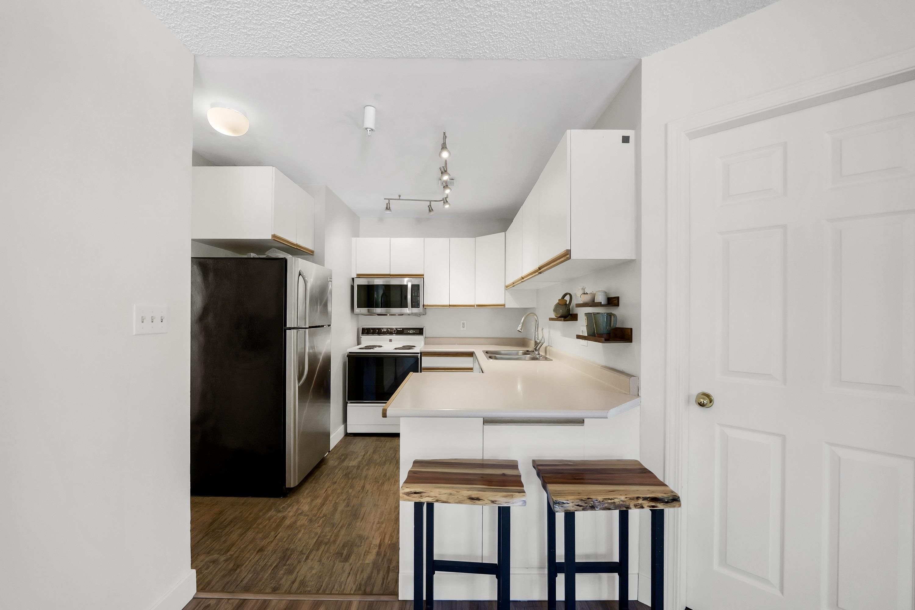 201B 40120 WILLOW CRESCENT Unit: 201B