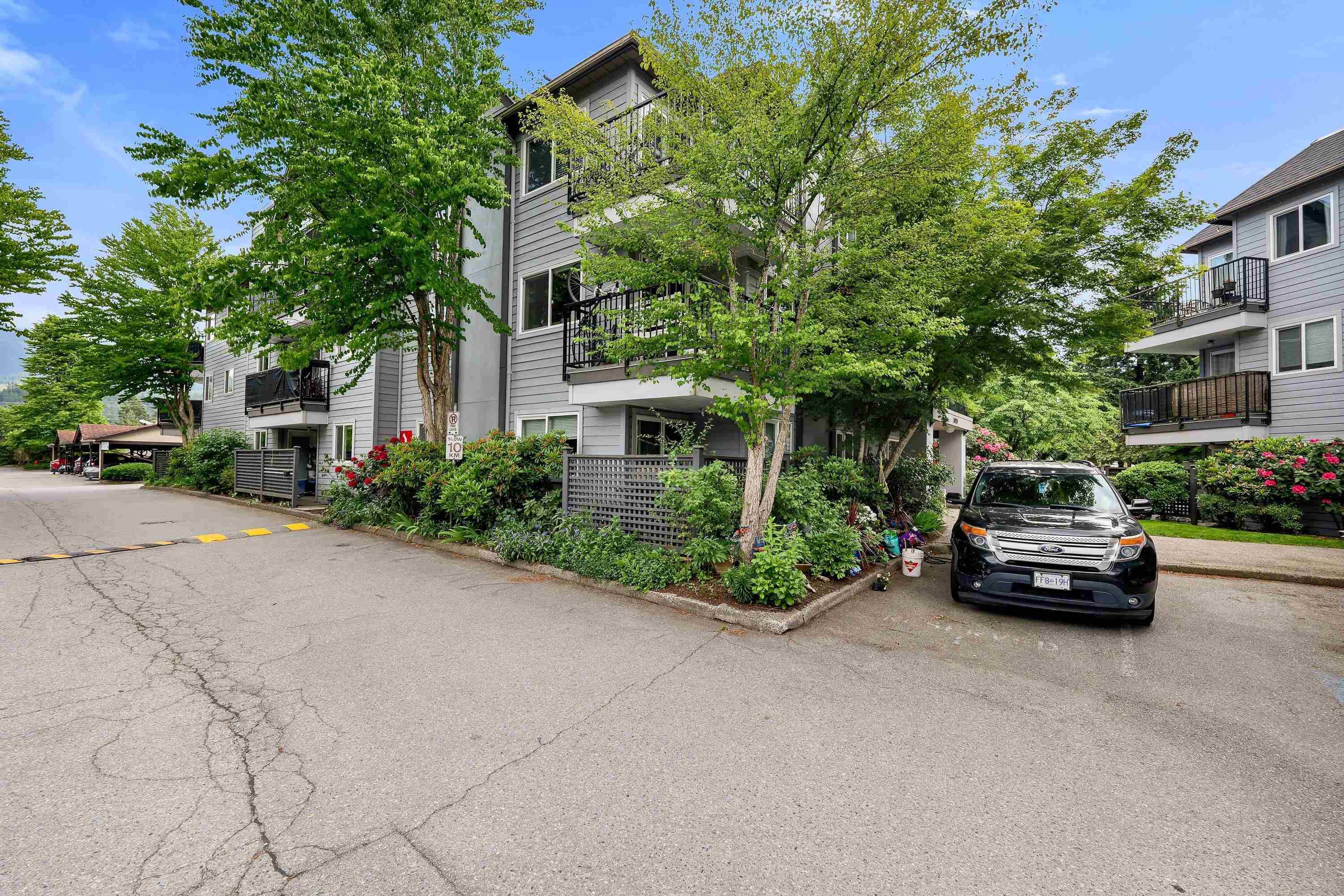 201B 40120 WILLOW CRESCENT Unit: 201B