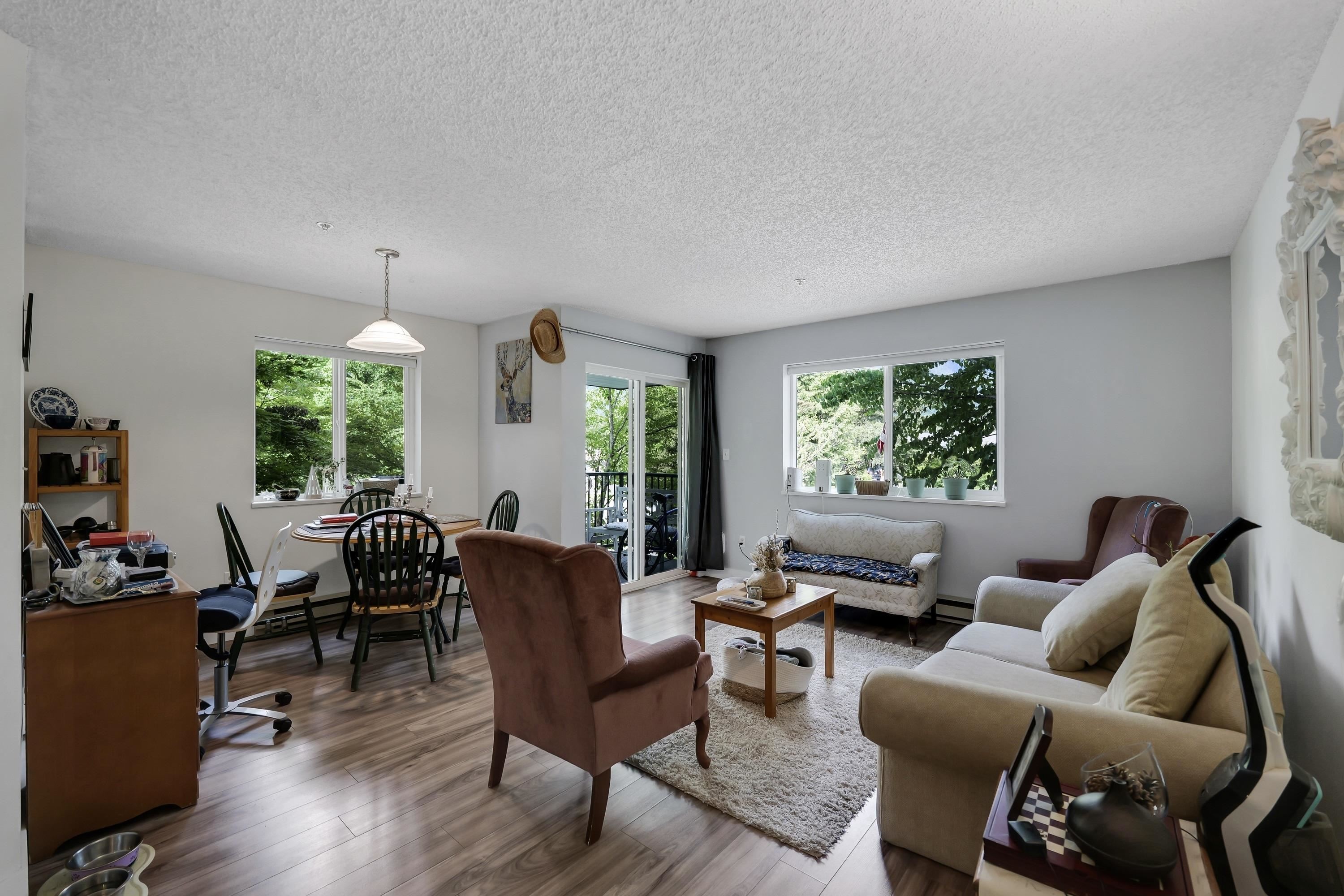 201B 40120 WILLOW CRESCENT Unit: 201B