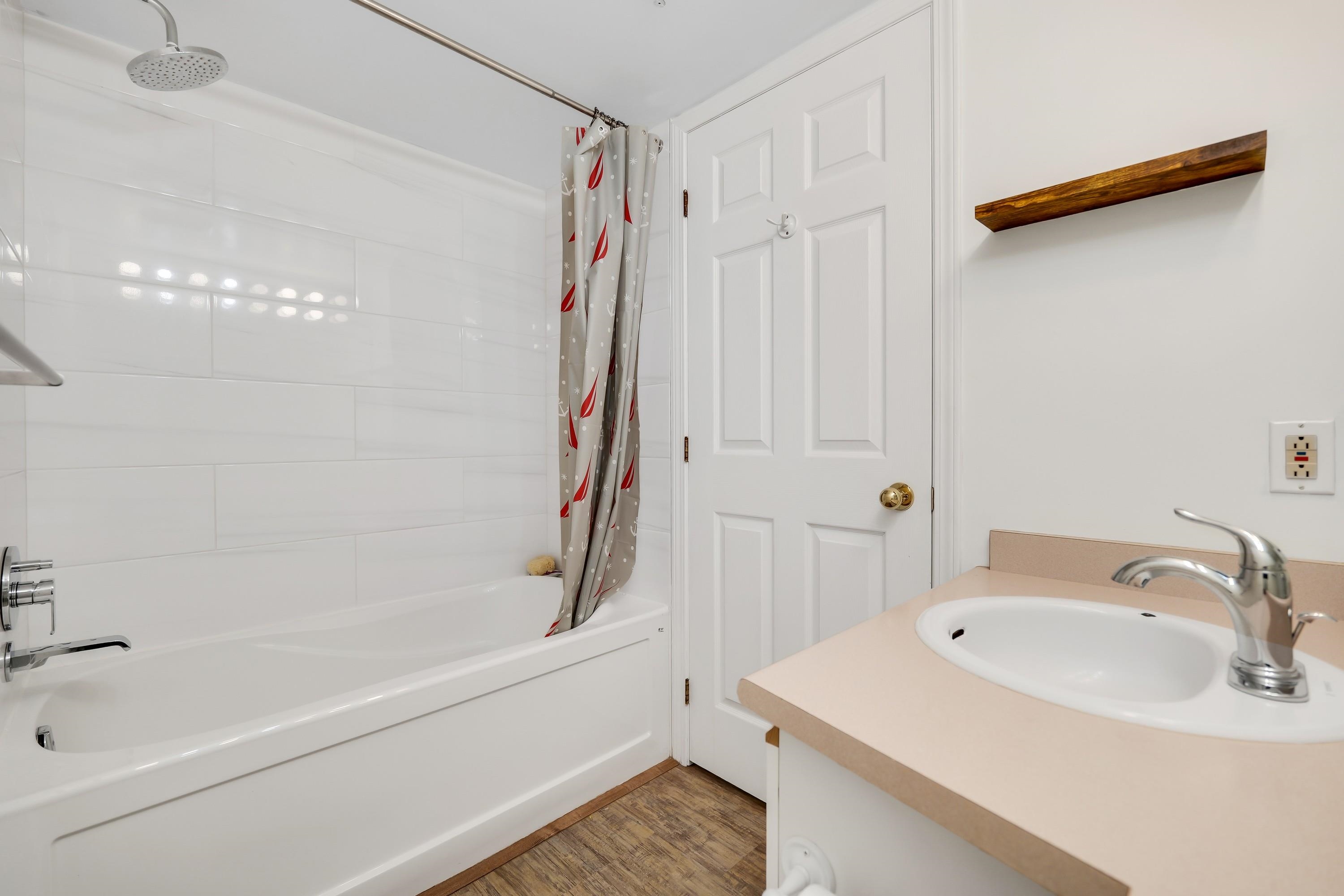 201B 40120 WILLOW CRESCENT Unit: 201B