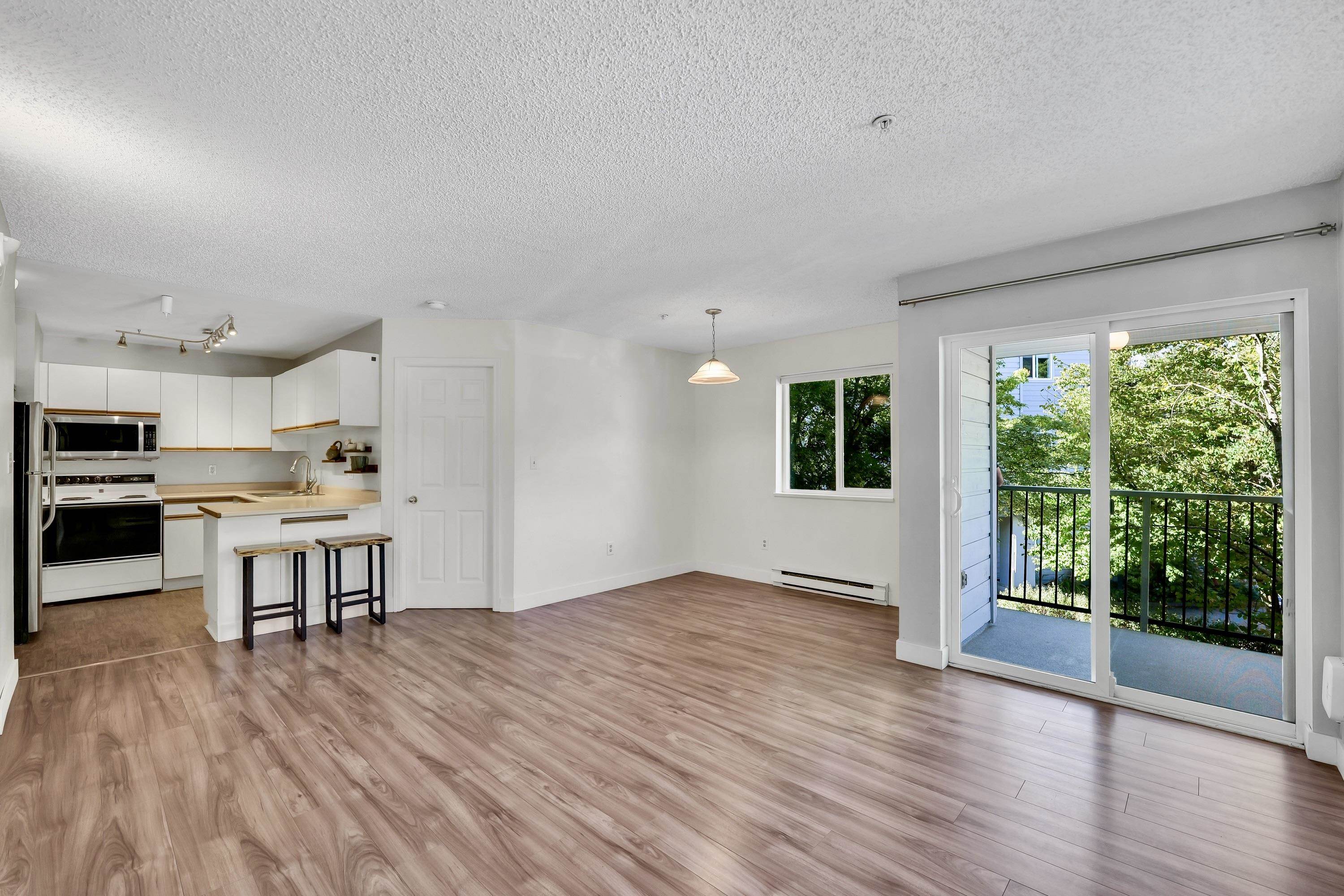 201B 40120 WILLOW CRESCENT Unit: 201B