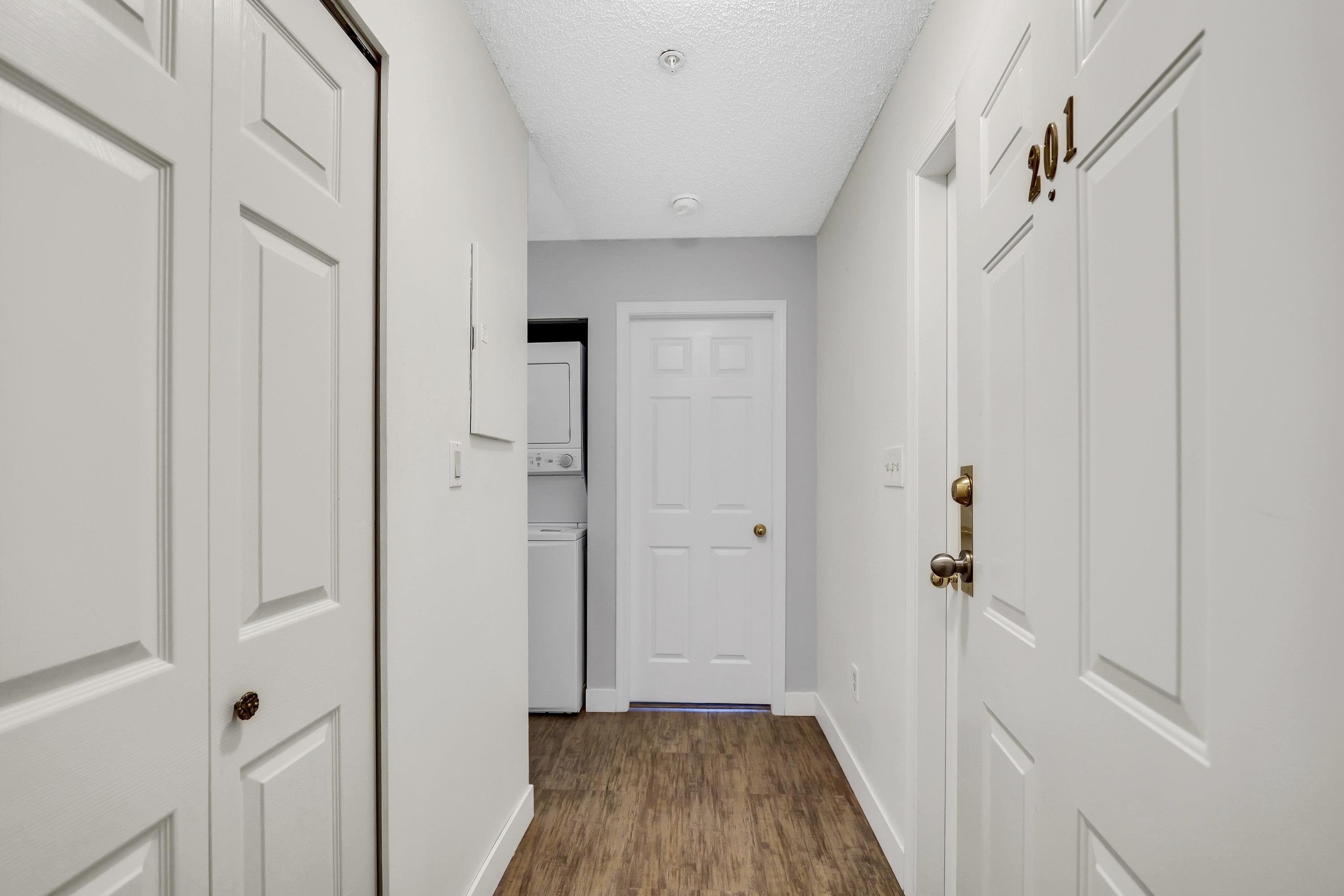 201B 40120 WILLOW CRESCENT Unit: 201B