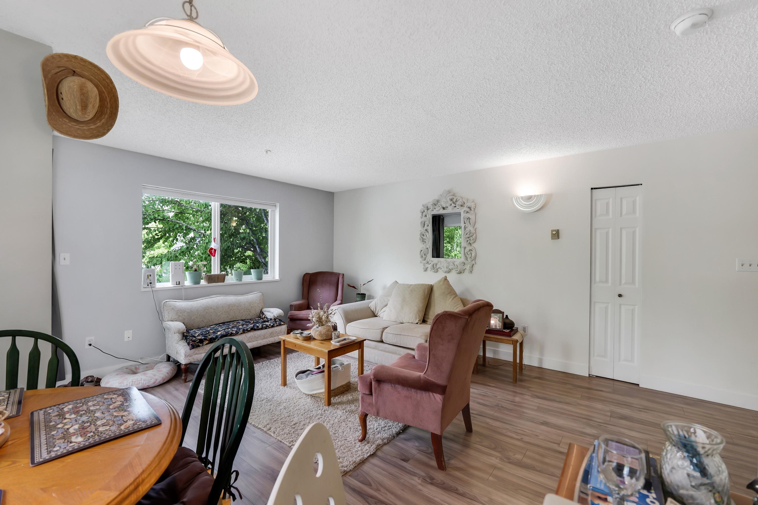 201B 40120 WILLOW CRESCENT Unit: 201B