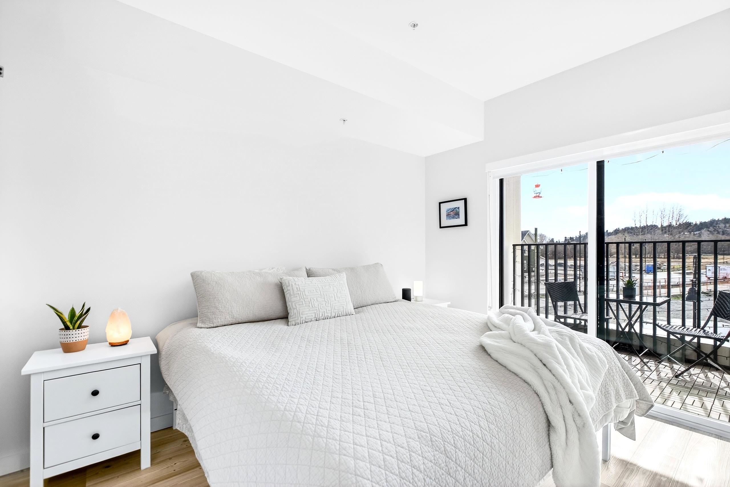 206 251 BOUNDARY BAY ROAD Unit: 206