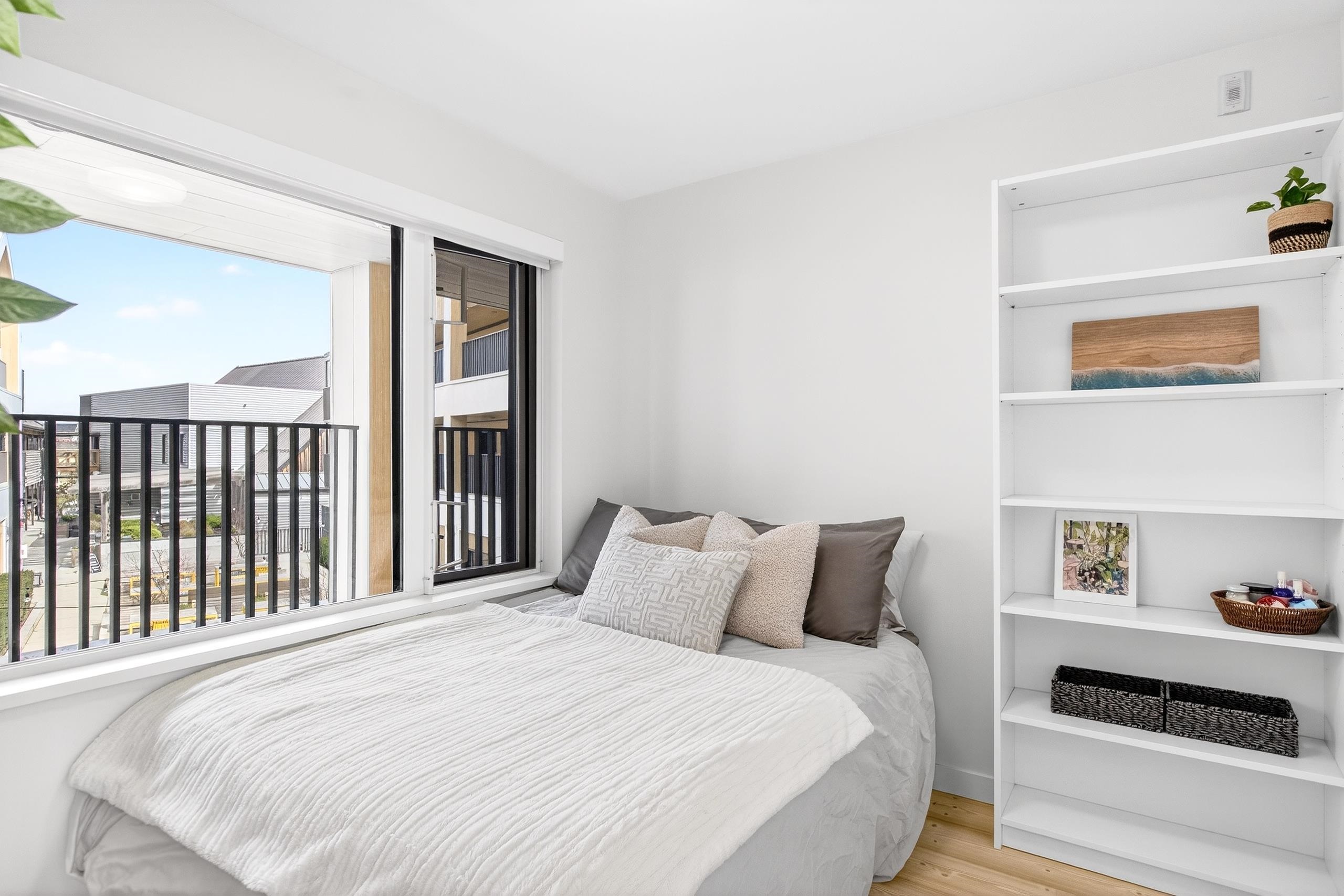 206 251 BOUNDARY BAY ROAD Unit: 206