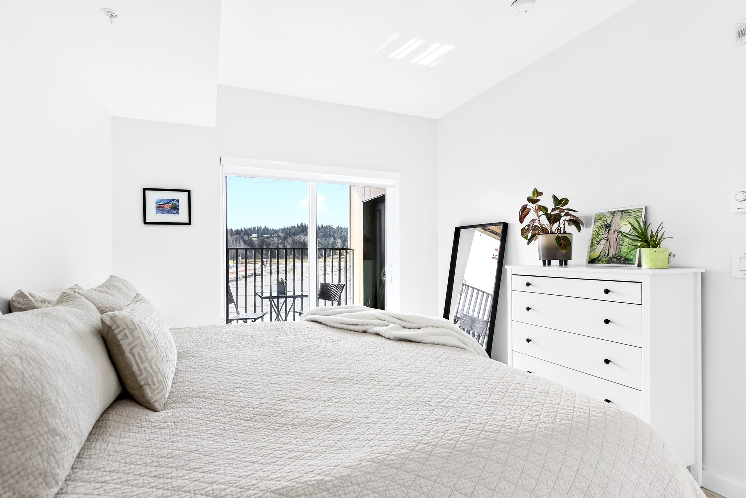 206 251 BOUNDARY BAY ROAD Unit: 206