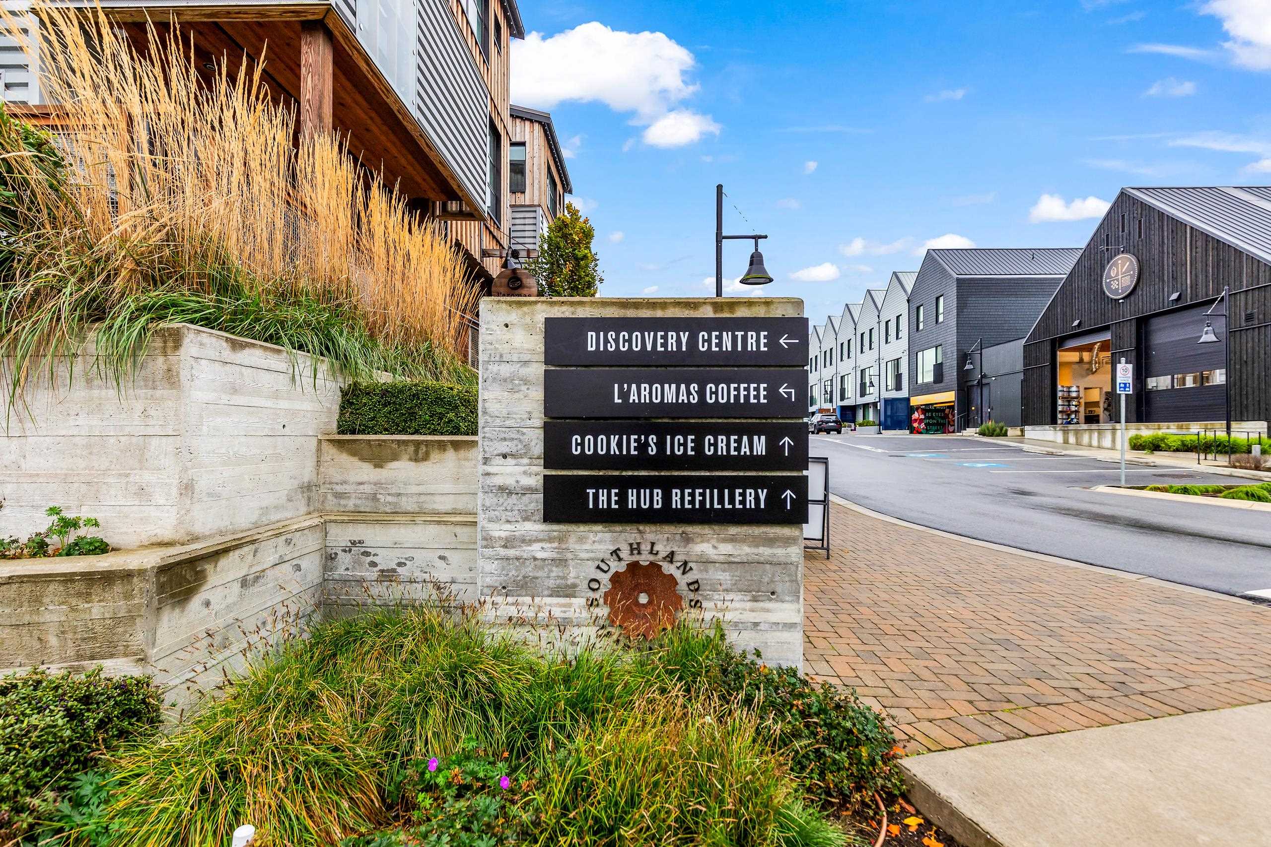 206 251 BOUNDARY BAY ROAD Unit: 206