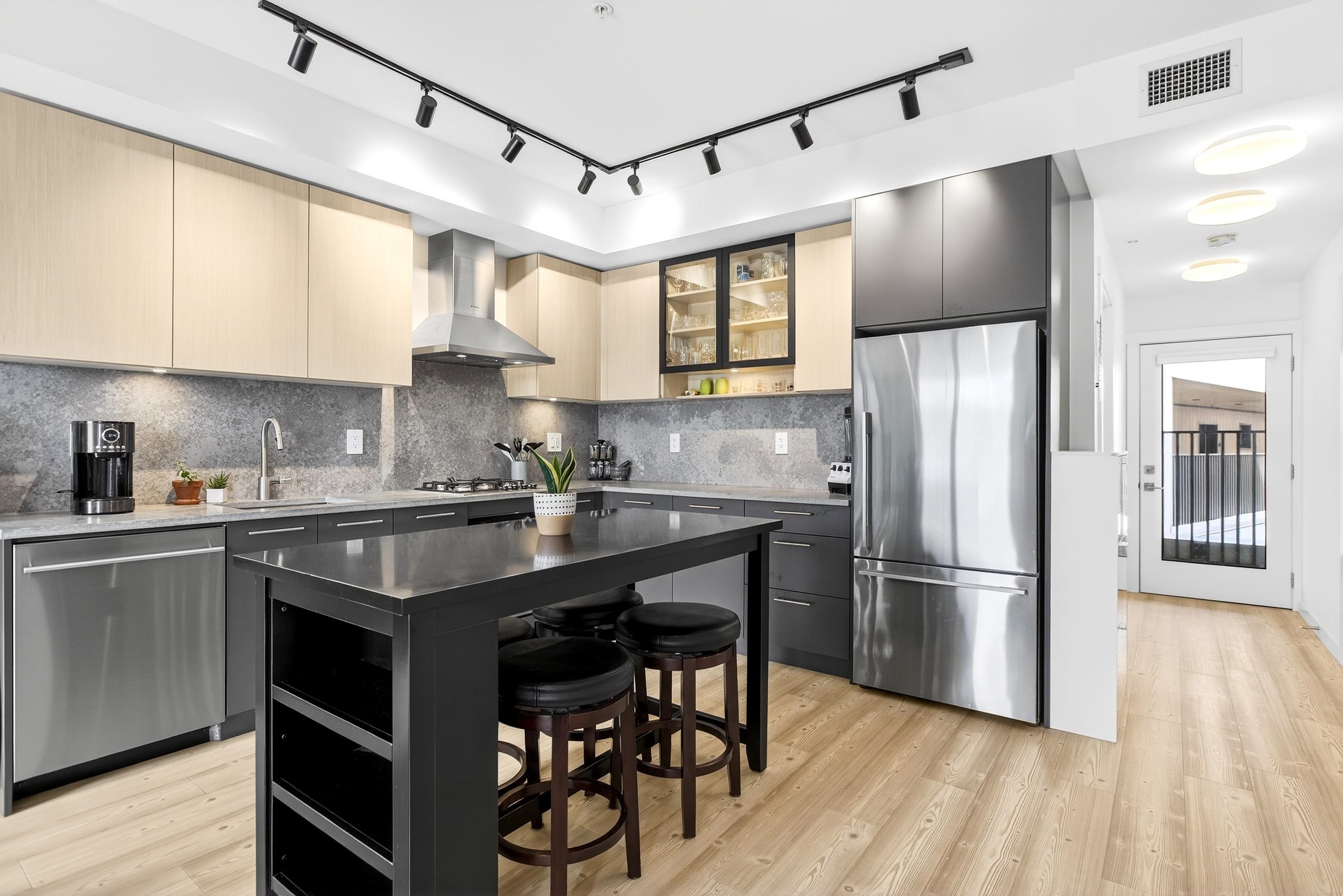 206 251 BOUNDARY BAY ROAD Unit: 206
