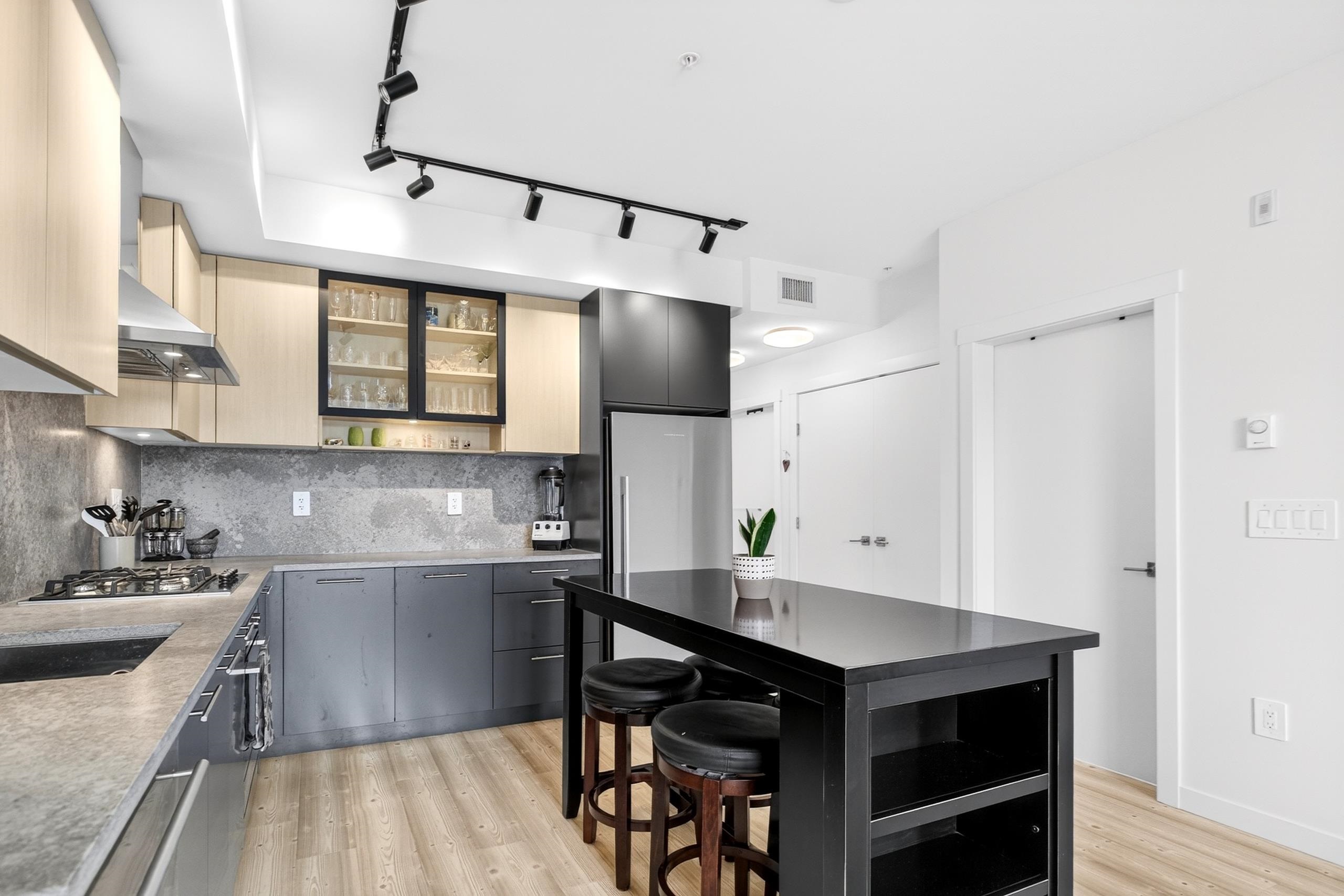 206 251 BOUNDARY BAY ROAD Unit: 206