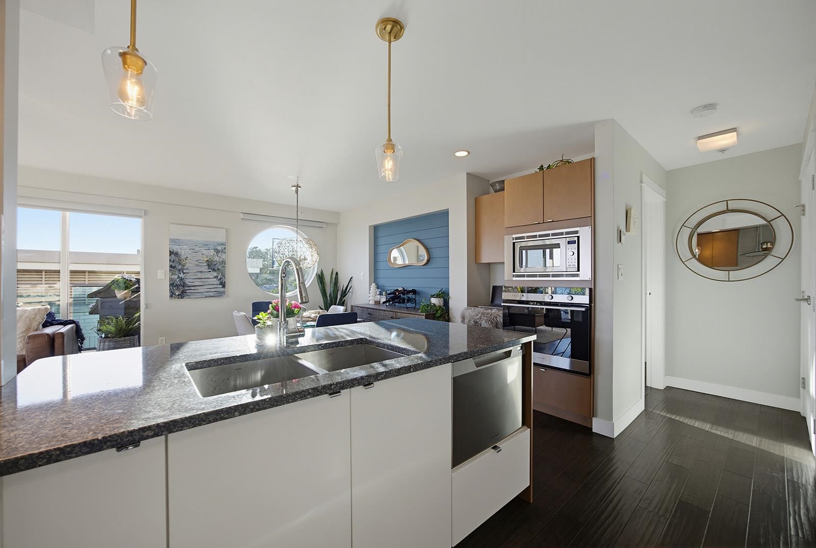 502 14955 VICTORIA AVENUE Unit: 502