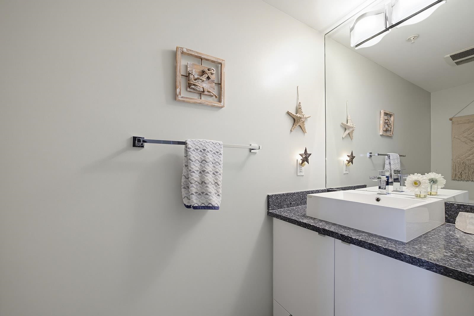 502 14955 VICTORIA AVENUE Unit: 502