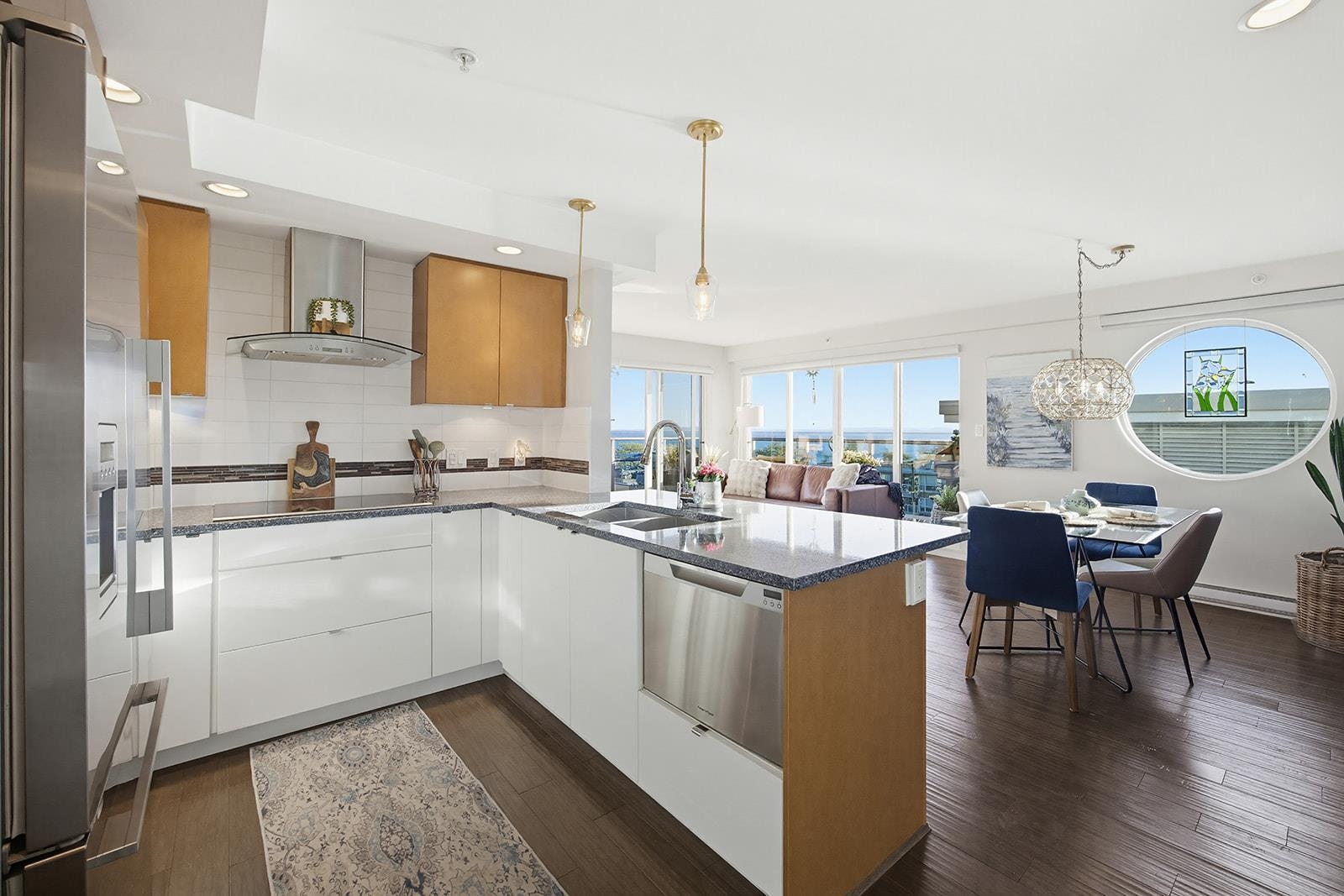 502 14955 VICTORIA AVENUE Unit: 502