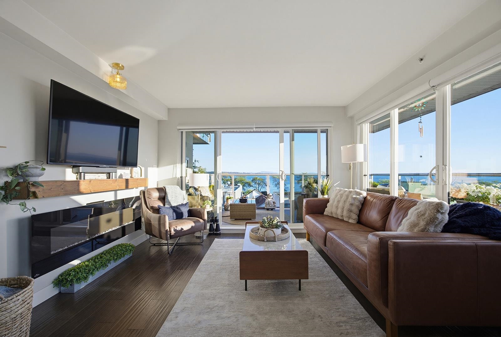 502 14955 VICTORIA AVENUE Unit: 502