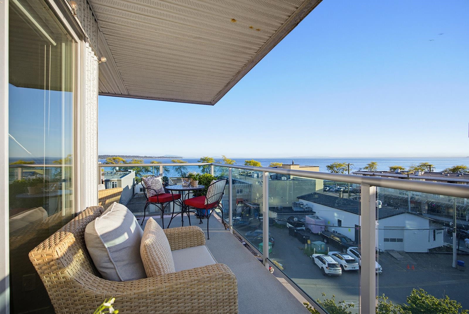 502 14955 VICTORIA AVENUE Unit: 502