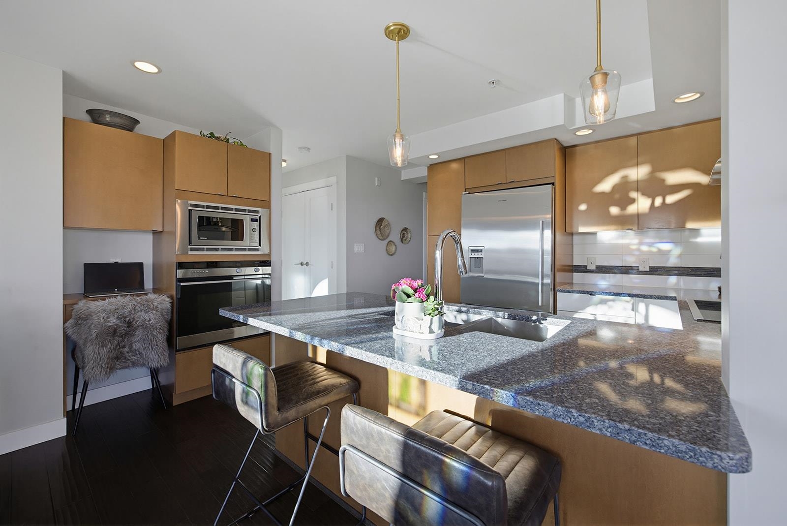 502 14955 VICTORIA AVENUE Unit: 502