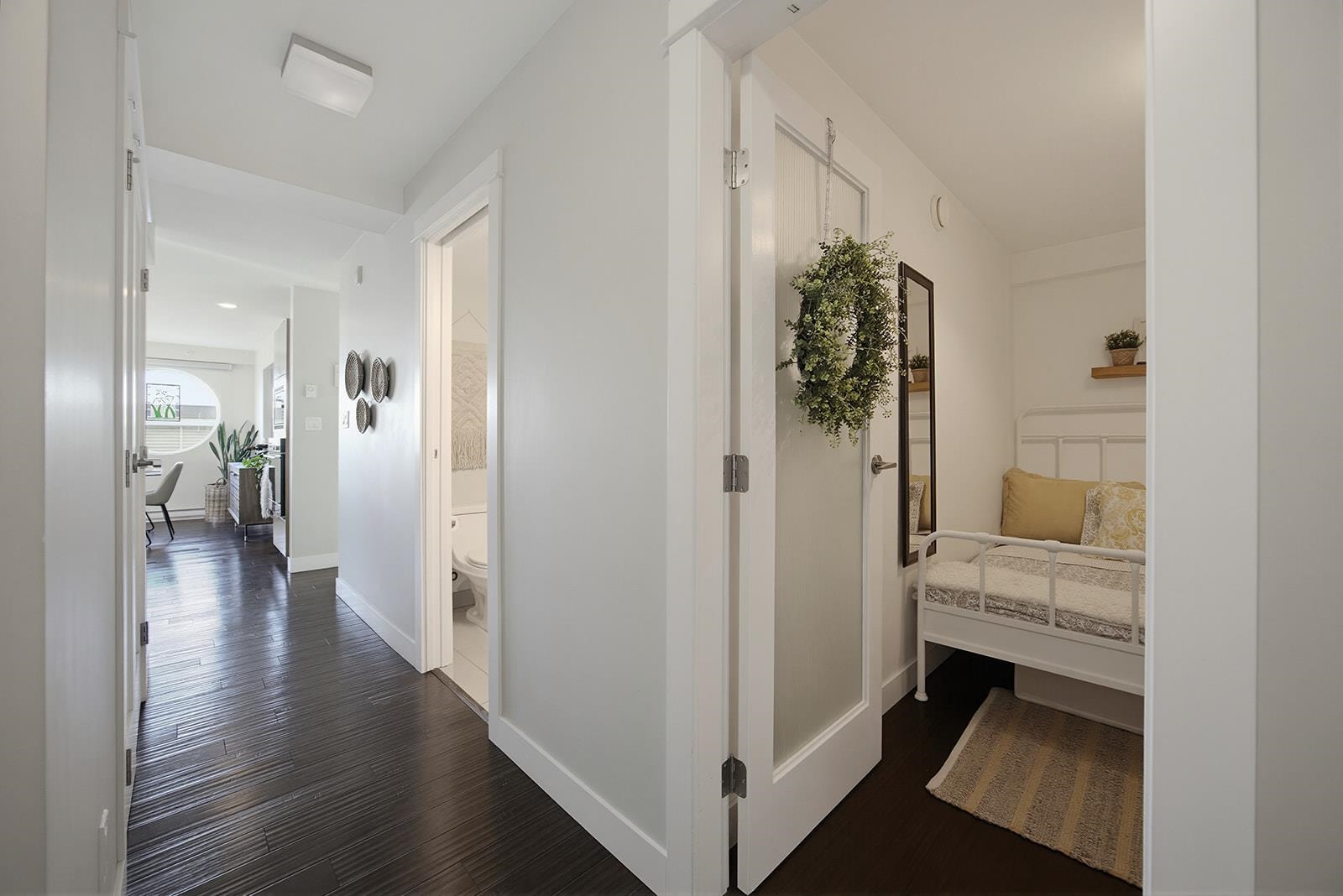 502 14955 VICTORIA AVENUE Unit: 502