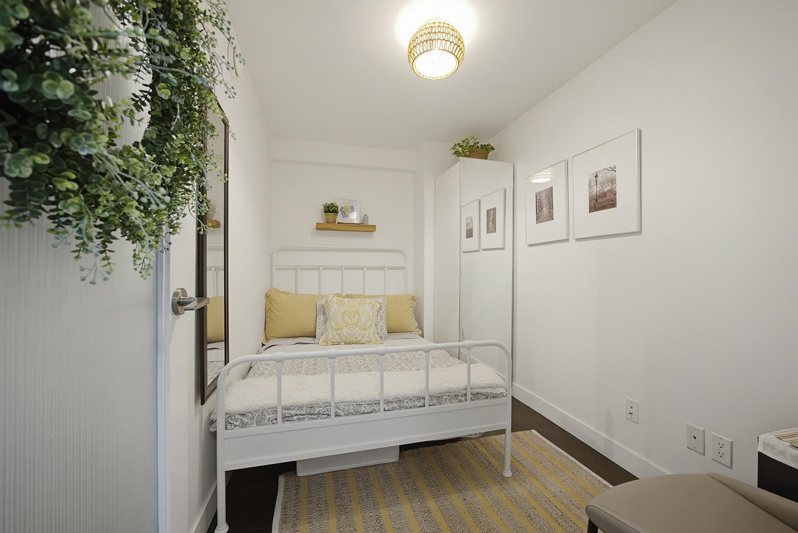 502 14955 VICTORIA AVENUE Unit: 502