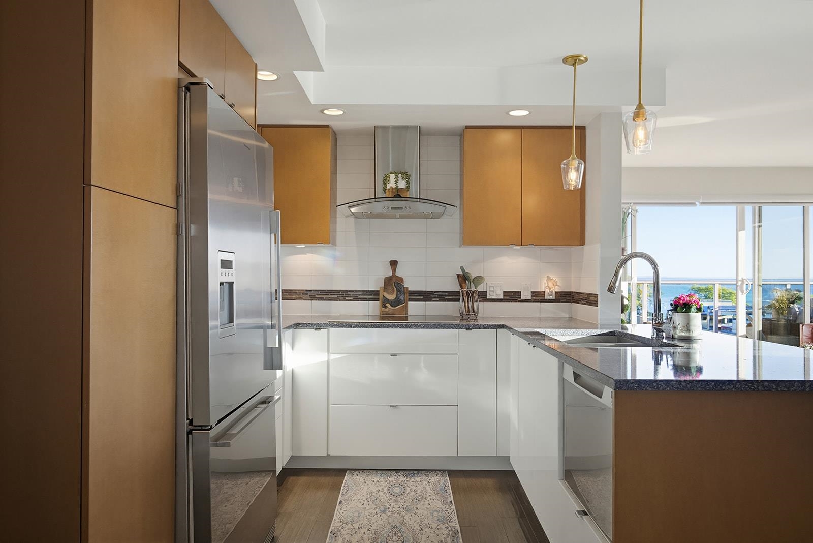 502 14955 VICTORIA AVENUE Unit: 502