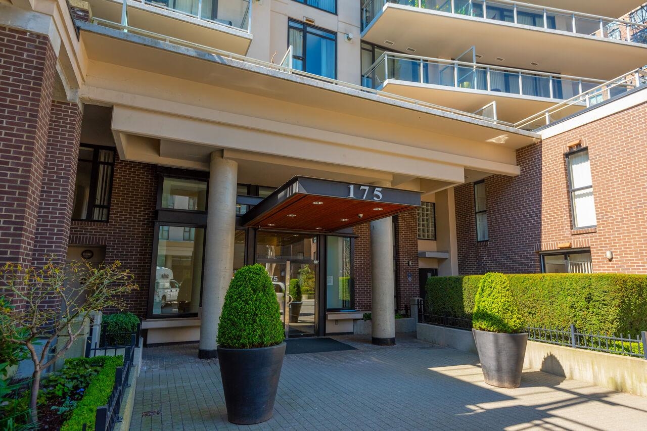 712 175 W 1ST STREET Unit: 712