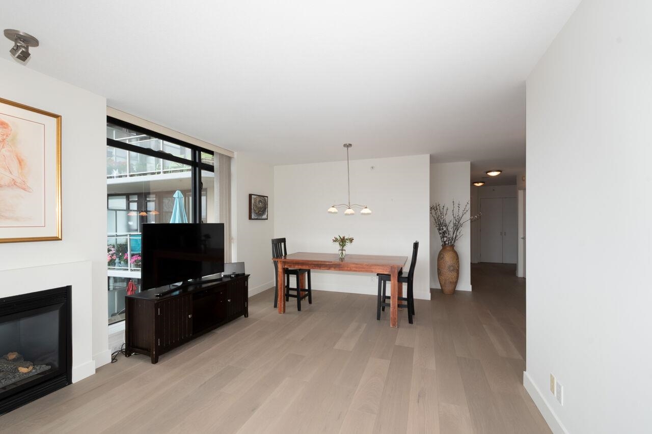 712 175 W 1ST STREET Unit: 712